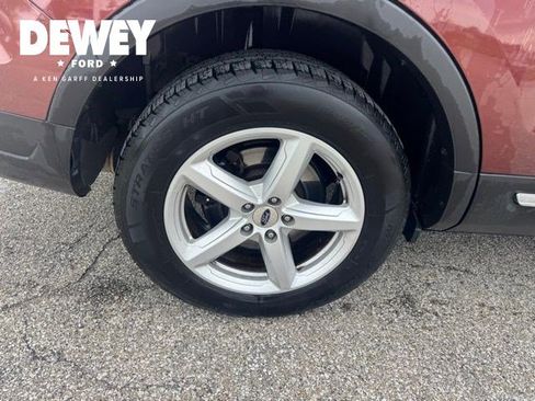Used 2018 Ford Explorer XLT w/ Equipment Group 202A FWD image 17