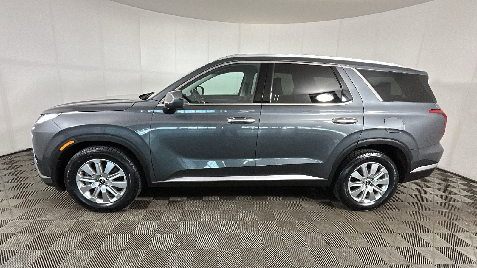 Used 2025 Hyundai Palisade SEL FWD image 6