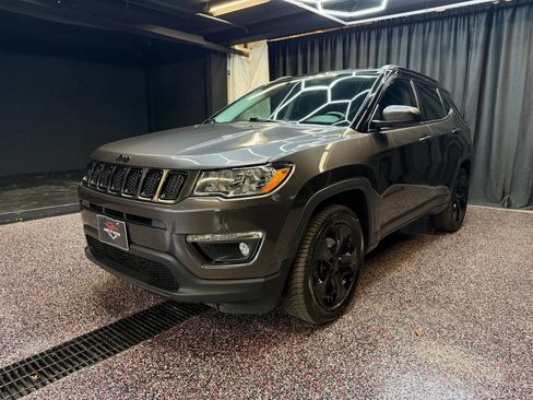 Used 2019 Jeep Compass Latitude image 3