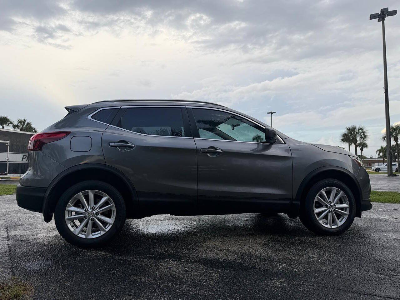 Used 2017 Nissan Rogue Sport SV w/ SV Premium Package FWD image 5