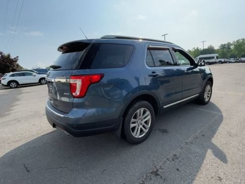 Used 2018 Ford Explorer XLT w/ Equipment Group 202A AWD/4WD image 9