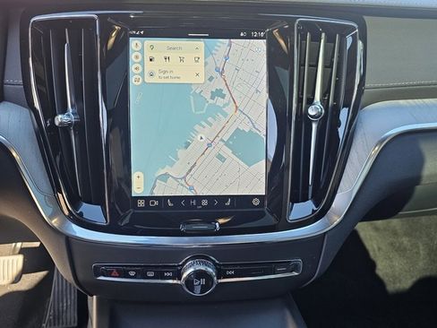 Certified 2024 Volvo V60 B5 Cross Country Ultimate image 24