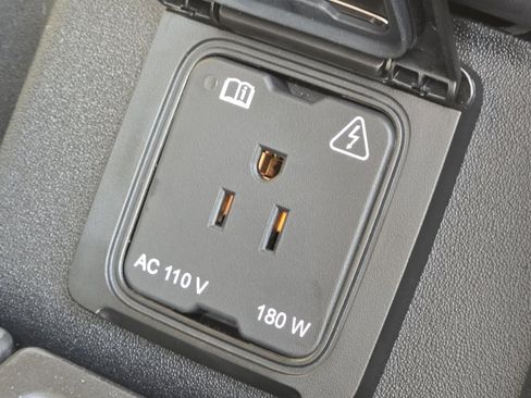 New 2025 Land Rover Defender 110 S image 19