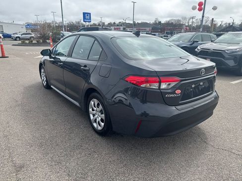 Used 2025 Toyota Corolla LE FWD image 5