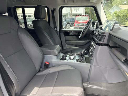 Used 2025 INEOS Grenadier Fieldmaster Edition image 31