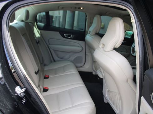 Used 2020 Volvo S60 T6 Momentum AWD/4WD image 11