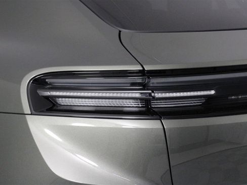 Used 2025 Porsche Macan 4 Electric image 21