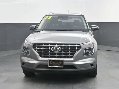 Used 2023 Hyundai Venue Limited FWD image 10
