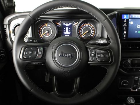 Used 2025 Jeep Gladiator Sport AWD/4WD image 22
