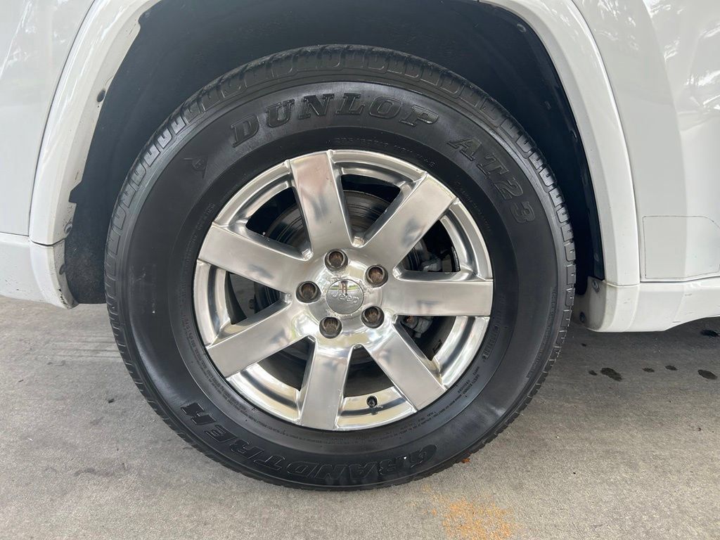Used 2017 Jeep Grand Cherokee Altitude RWD image 20