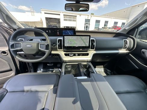 Certified 2025 Ford Expedition Active AWD/4WD image 31