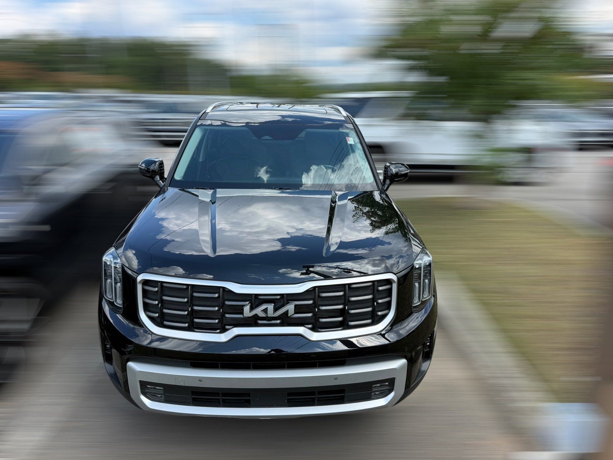Used 2024 Kia Telluride SX w/ Towing Package FWD image 3