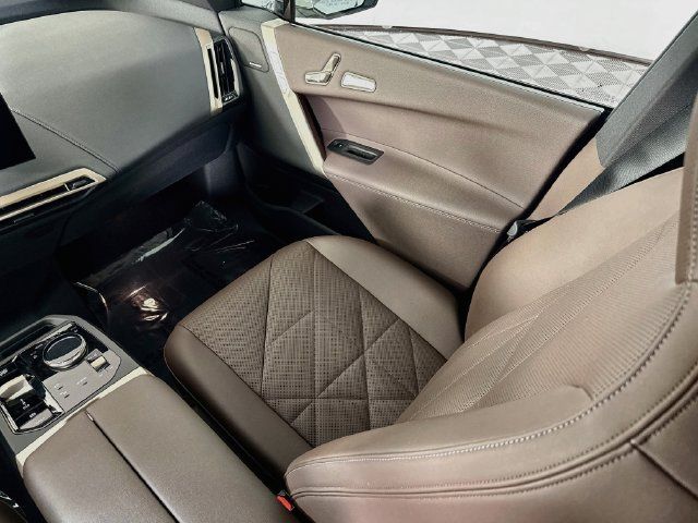 Certified 2024 BMW iX xDrive50 w/ Premium Package AWD/4WD image 25