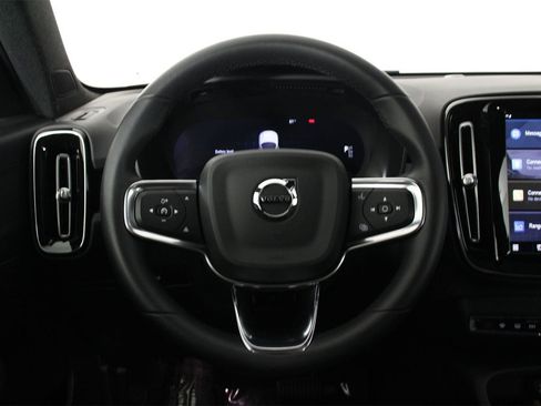 Certified 2023 Volvo C40 Recharge Core w/ Climate Package image 8