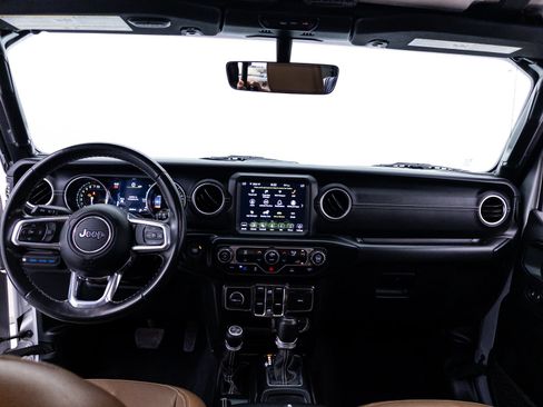 Used 2022 Jeep Wrangler Unlimited Sahara AWD/4WD image 25