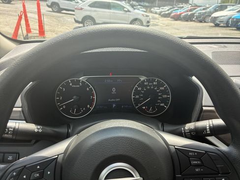 Used 2025 Nissan Altima 2.5 SV FWD image 30