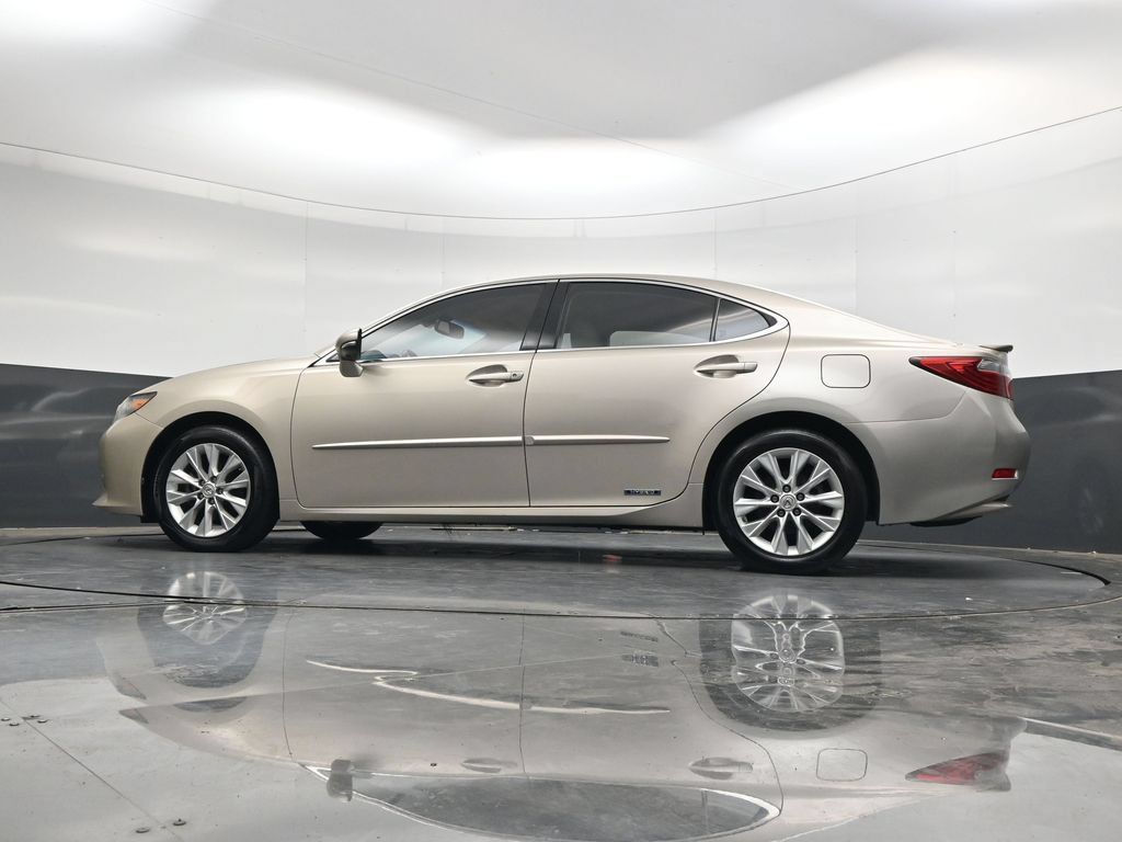 Used 2013 Lexus ES 300h w/ Luxury Pkg FWD image 31