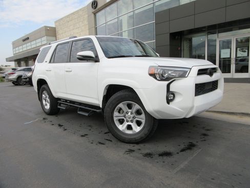 Used 2021 Toyota 4Runner SR5 Premium w/ Moonroof Package RWD image 13