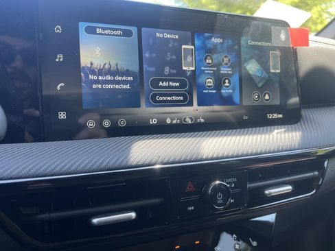 New 2026 Nissan Kicks SR w/ SR Premium Package FWD image 5