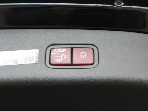 Used 2025 Mercedes-Benz GLC 300 4MATIC image 29