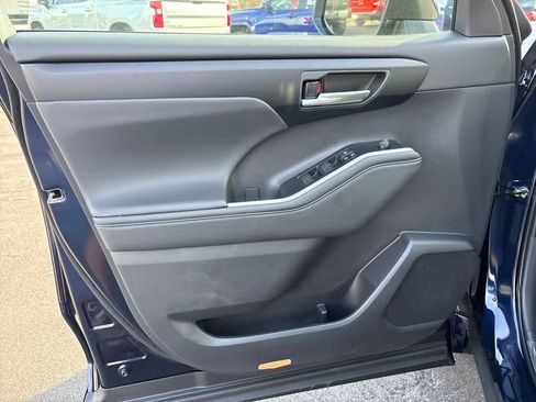 New 2026 Toyota Highlander XLE image 19