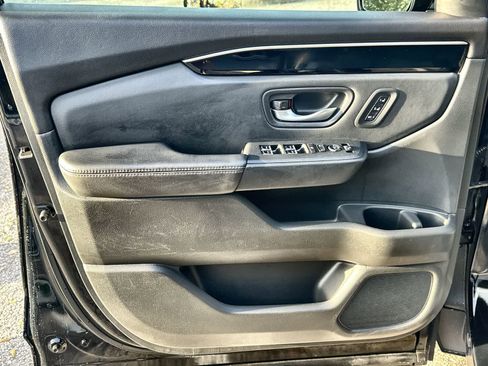 Used 2025 Honda Pilot EX-L image 28