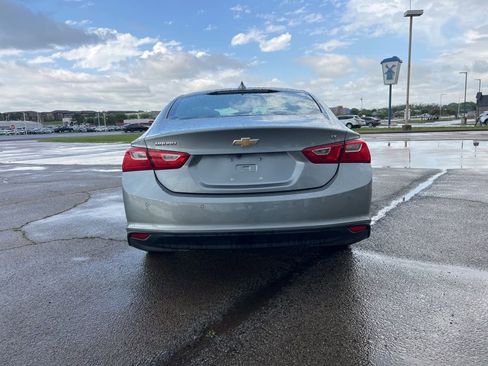 Used 2025 Chevrolet Malibu LT FWD image 4