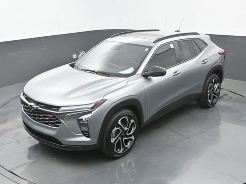 Used 2026 Chevrolet Trax RS w/ Sunroof Package FWD image 31