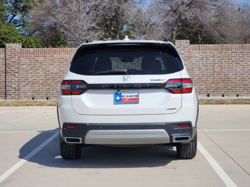 Certified 2024 Honda Pilot Touring image 7