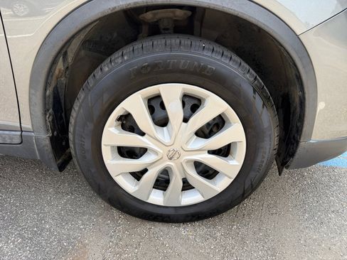 Used 2020 Nissan Rogue S FWD image 29