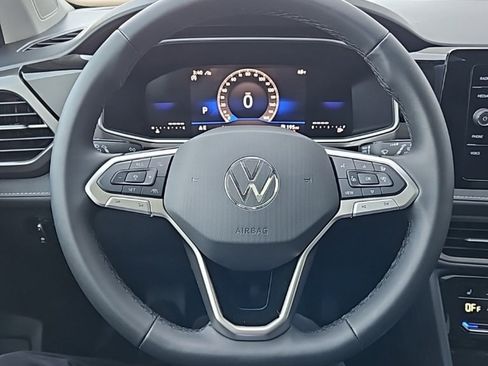 New 2026 Volkswagen Taos SE image 34