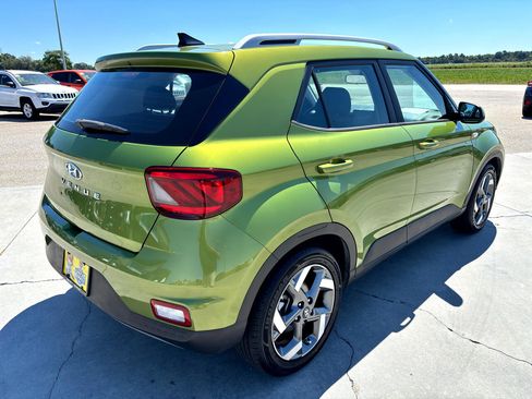 Used 2022 Hyundai Venue SEL w/ Cargo Package image 4
