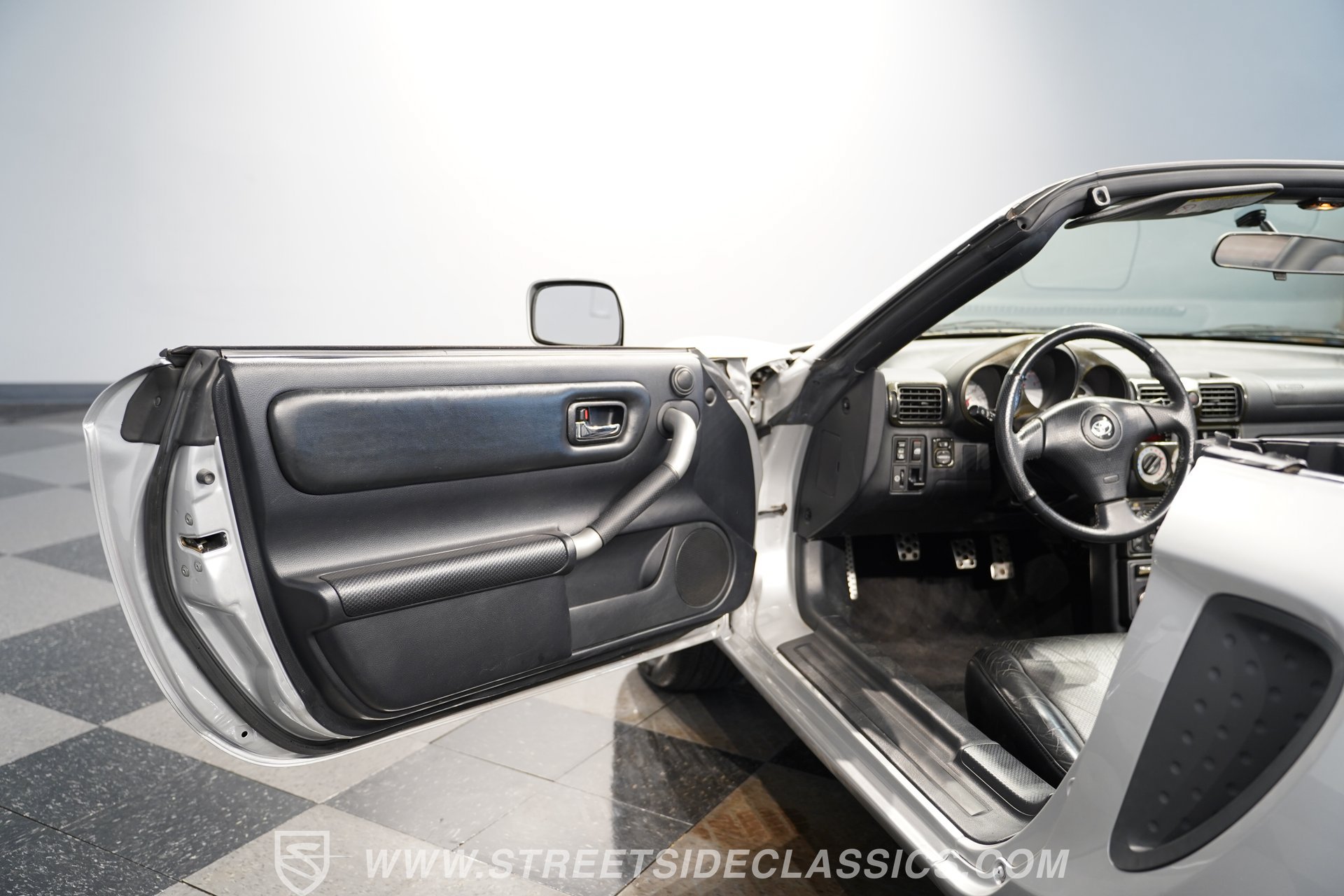 Used 2001 Toyota MR2 RWD image 37