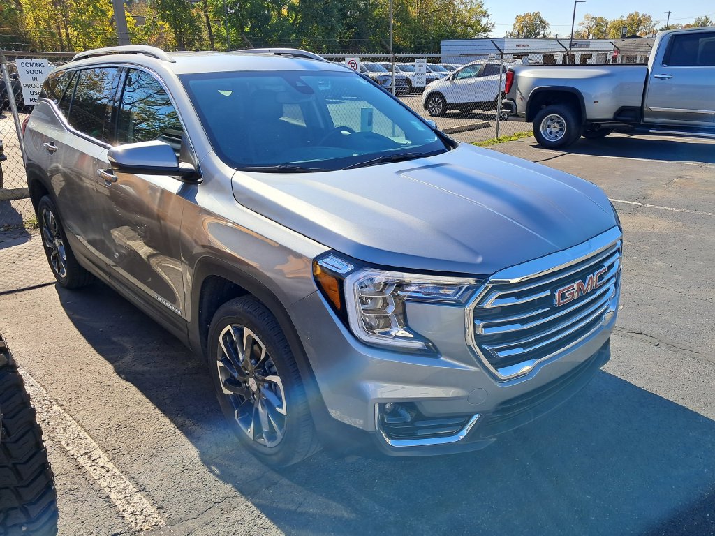 Used 2024 GMC Terrain SLT w/ LPO, Floor Liner Package AWD/4WD image 6