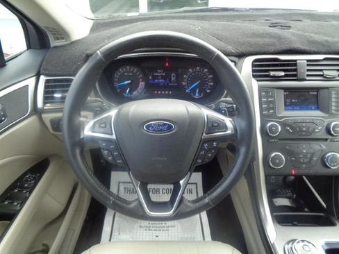 Used 2017 Ford Fusion SE FWD image 28