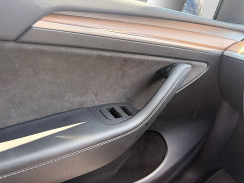 Used 2024 Tesla Model Y Long Range AWD/4WD image 24