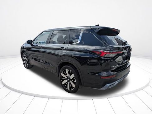 Used 2025 Mitsubishi Outlander SE FWD image 6