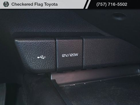 Used 2021 Toyota Camry LE image 18