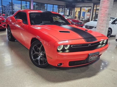 Used 2017 Dodge Challenger SXT Plus image 1
