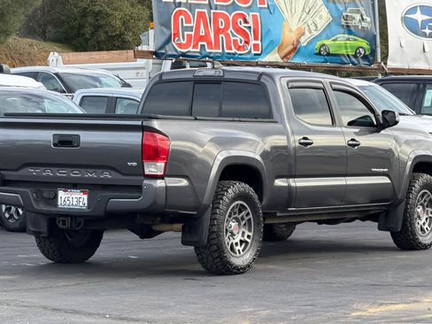 Used 2016 Toyota Tacoma TRD Sport image 4