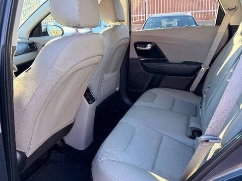 Used 2019 Kia Niro EX FWD image 8