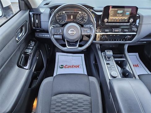 Used 2022 Nissan Pathfinder SV w/ SV Premium Package image 11