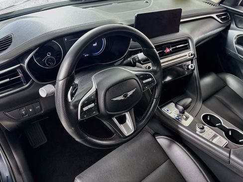 Used 2025 Genesis G70 2.5T image 12
