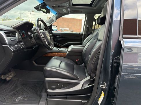 Used 2020 Chevrolet Suburban Premier image 15