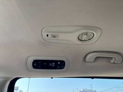 Used 2024 Chrysler Pacifica Touring-L FWD image 20