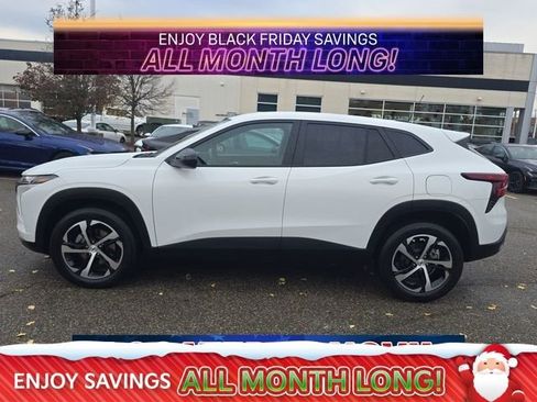 Used 2024 Chevrolet Trax RS w/ Driver Confidence Package image 2