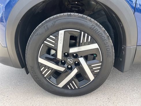 Certified 2025 Nissan Kicks SV FWD image 27