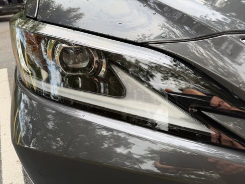 Used 2025 Lexus ES 350 w/ Premium Package FWD image 11