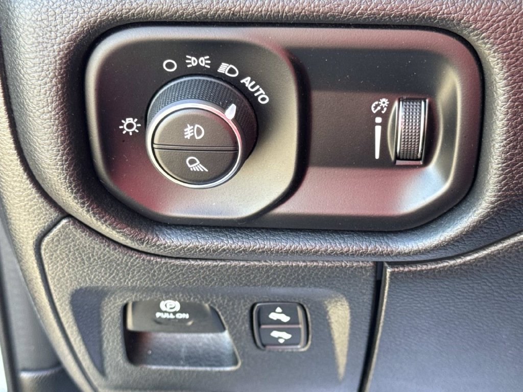 Used 2024 RAM 1500 Big Horn RWD image 25