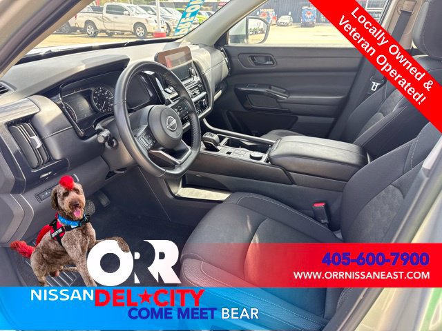 Used 2025 Nissan Pathfinder SV AWD/4WD image 13